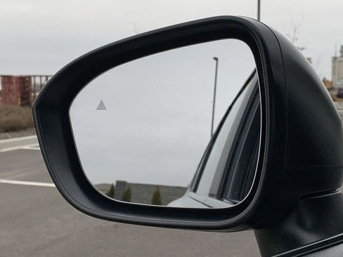 Used 2024 Nissan Rogue S image 13