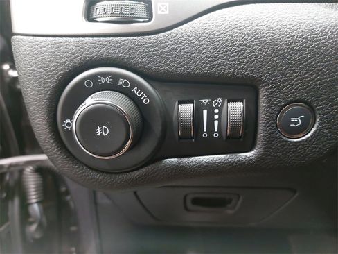 Used 2021 Jeep Cherokee Limited image 60