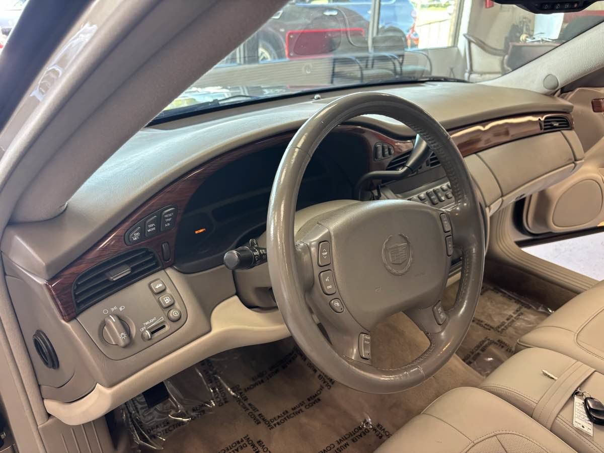 Used 2005 Cadillac De Ville FWD image 13