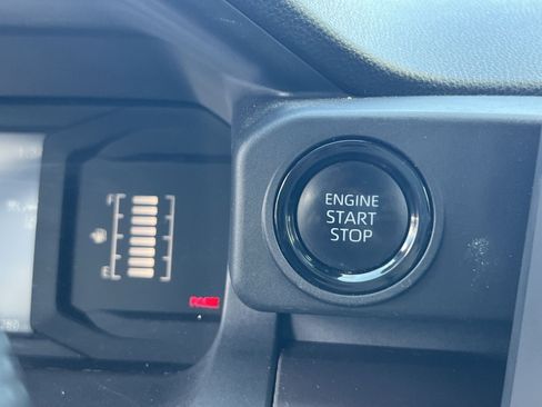 Used 2025 Toyota Tacoma SR5 AWD/4WD image 31