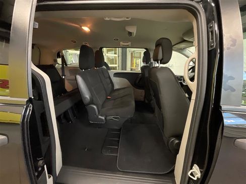 Used 2019 Dodge Grand Caravan SE image 21