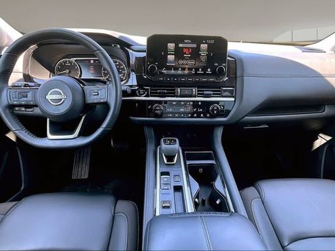 Used 2025 Nissan Pathfinder SL FWD image 7