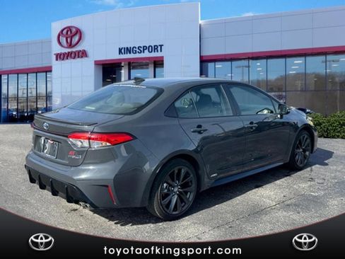 Used 2024 Toyota Corolla SE w/ SE Package image 5