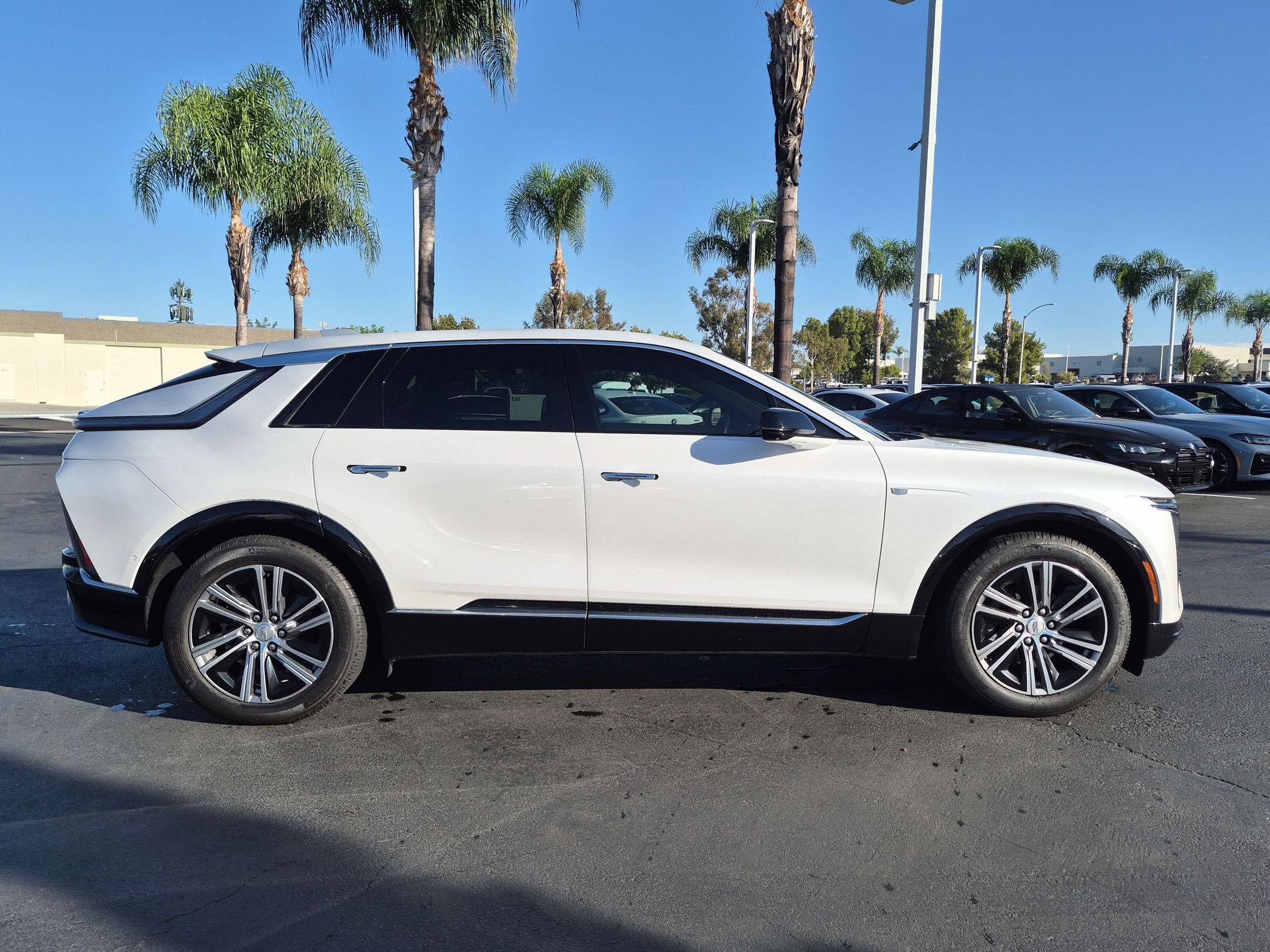 Used 2024 Cadillac Lyriq Luxury RWD image 11