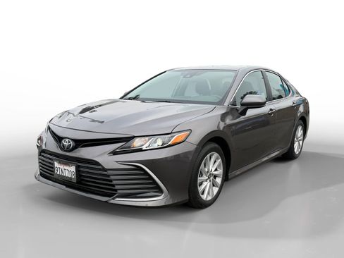 Used 2024 Toyota Camry LE image 1