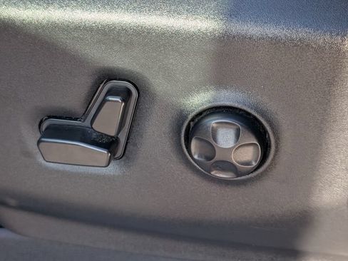Used 2024 Chrysler Pacifica Touring-L FWD image 21