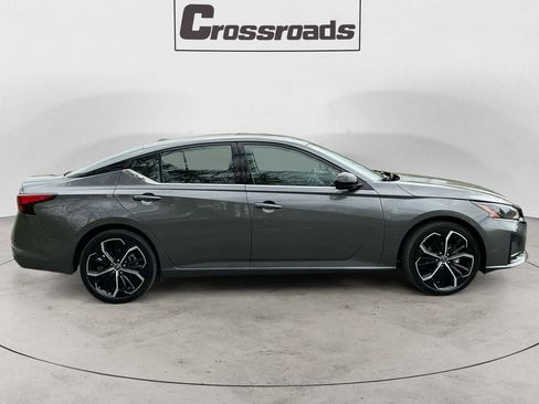 Used 2025 Nissan Altima 2.5 SR image 6