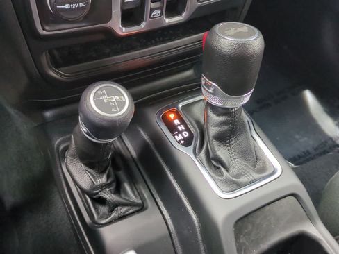 Used 2022 Jeep Wrangler Unlimited Sport w/ Sun And Sound Package AWD/4WD image 32
