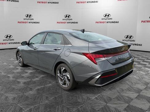 Used 2025 Hyundai Elantra SEL FWD image 5