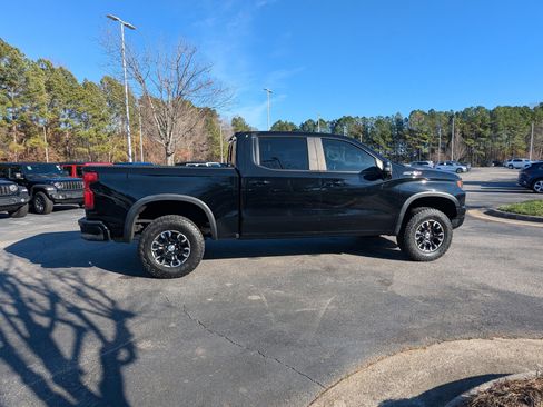 Used 2022 Chevrolet Silverado 1500 ZR2 w/ Technology Package image 4