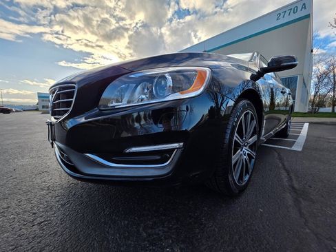 Used 2017 Volvo S60 T5 Inscription Platinum image 10
