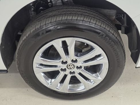 Used 2024 Toyota Sienna Platinum AWD/4WD image 58