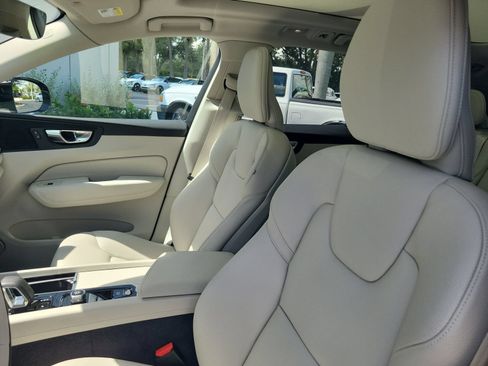 Used 2023 Volvo XC60 B5 Core w/ Climate Package FWD image 18