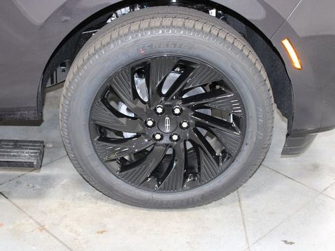 New 2026 Lincoln Navigator L Reserve w/ Jet Appearance Package image 13