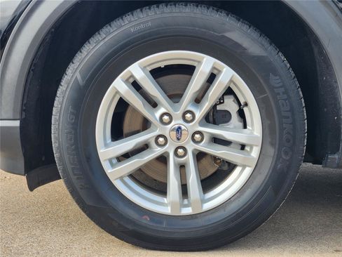 Used 2021 Ford Explorer XLT w/ Equipment Group 202A RWD image 8