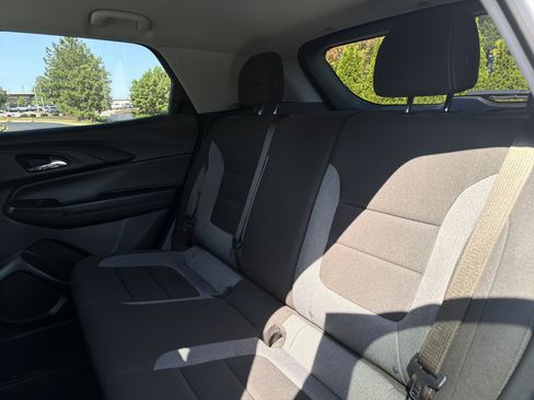 Used 2025 Chevrolet TrailBlazer LT FWD image 8