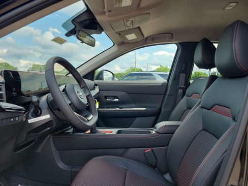 New 2025 Nissan Kicks SR image 15