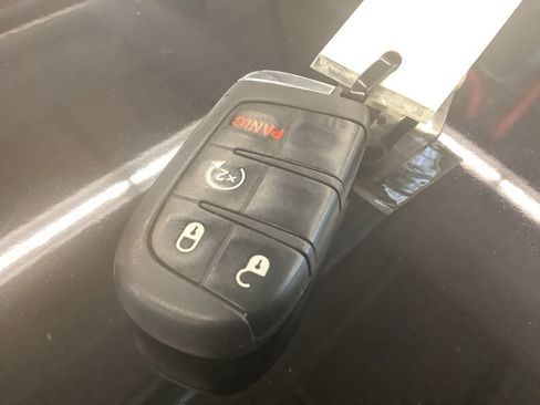 Used 2017 Jeep Renegade Latitude AWD/4WD image 30