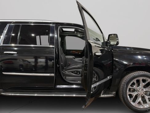 Used 2016 Cadillac Escalade ESV Luxury AWD/4WD image 16