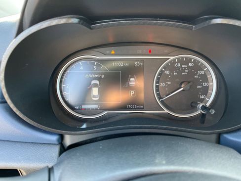 Used 2025 Nissan Versa SV image 10