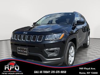 Used 2017 Jeep Compass Latitude w/ Popular Equipment Group image 1