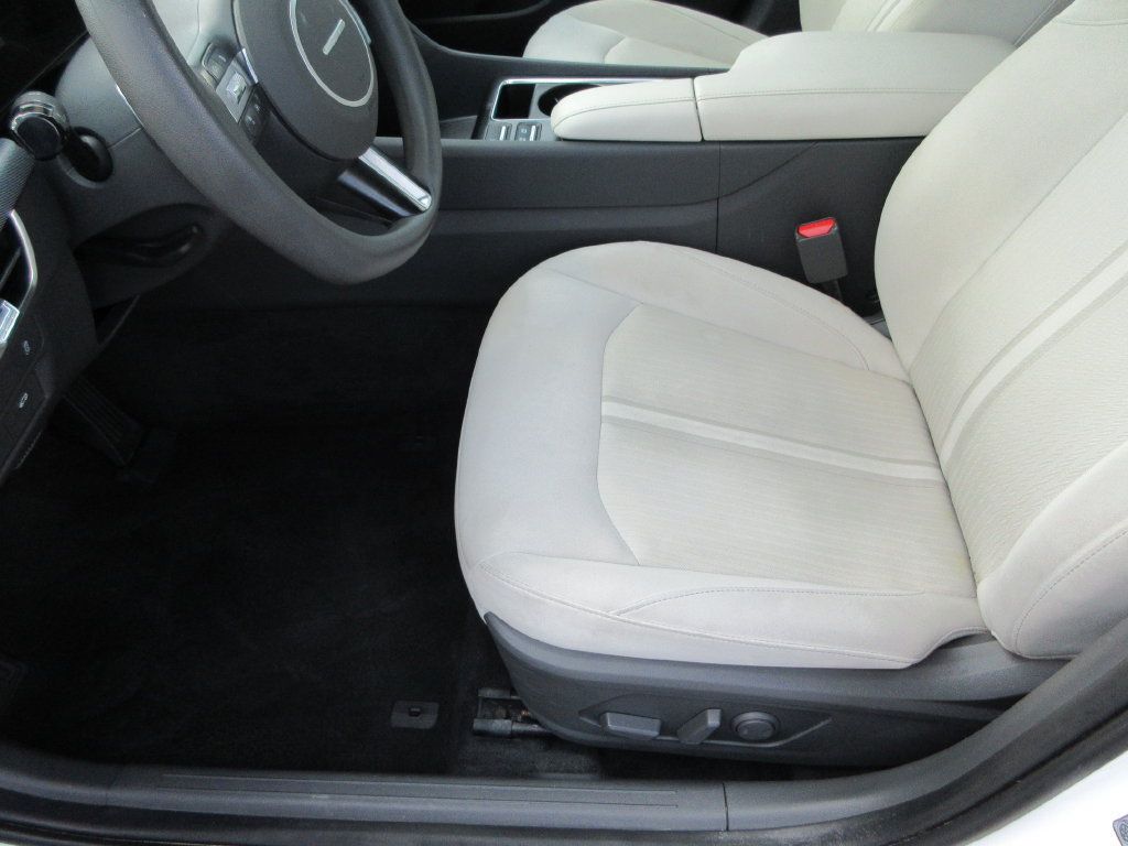 Used 2025 Hyundai Sonata SEL FWD image 19