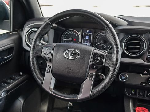 Certified 2022 Toyota Tacoma TRD Off-Road w/ Technology Package image 17