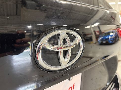Used 2022 Toyota Highlander XLE AWD/4WD image 36