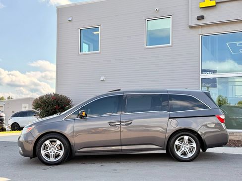 Used 2013 Honda Odyssey Touring Elite image 11
