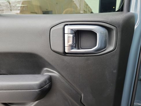 Used 2024 Jeep Wrangler Willys image 12