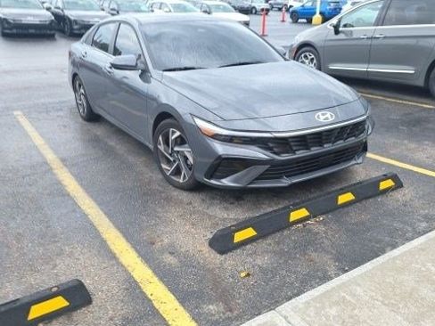 Used 2025 Hyundai Elantra SEL w/ Cargo Package FWD image 1