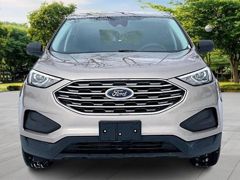 Certified 2021 Ford Edge SE image 3