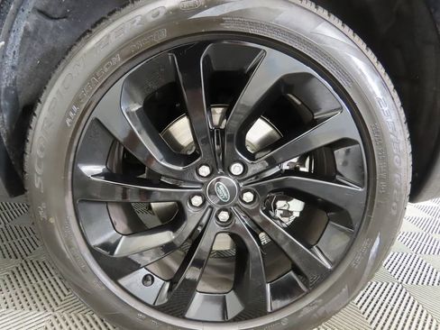 Used 2025 Land Rover Discovery Sport S image 31