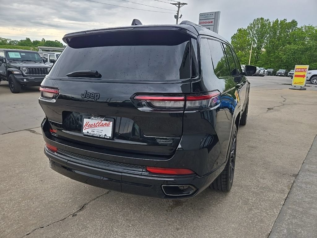 Used 2024 Jeep Grand Cherokee L Summit AWD/4WD image 14