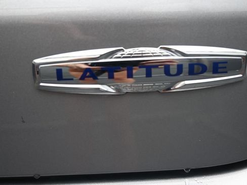 Used 2018 Jeep Compass Latitude w/ Popular Equipment Group FWD image 15