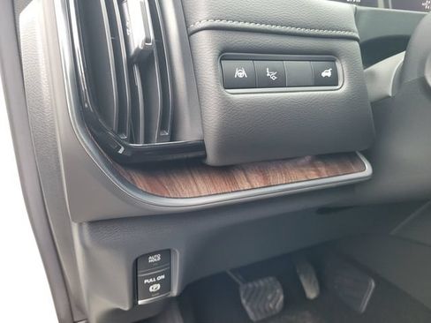 New 2026 Nissan Armada SL w/ Captain's Chari Seat Package AWD/4WD image 15