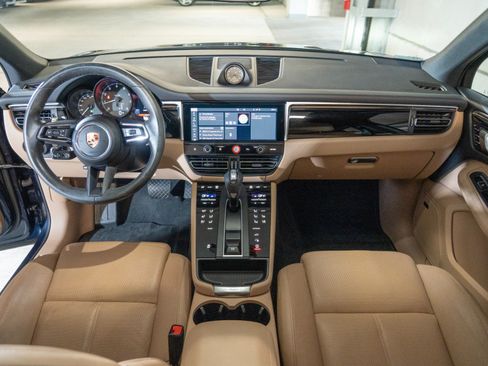 Certified 2023 Porsche Macan AWD/4WD image 25