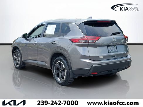 Used 2025 Nissan Rogue SV w/ SV Premium Package FWD image 4