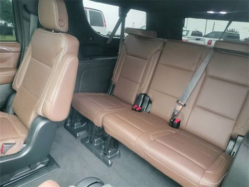 Used 2023 Chevrolet Suburban High Country image 25