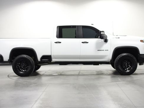 Used 2025 Chevrolet Silverado 2500 ZR2 w/ Technology Package AWD/4WD image 3