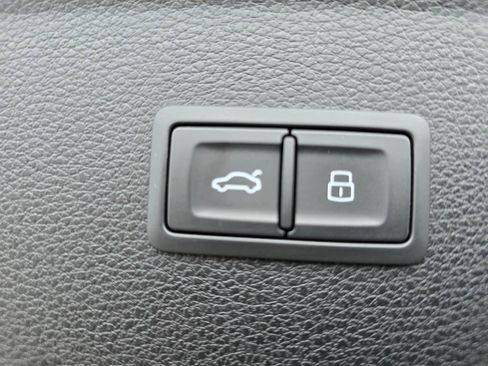 Used 2023 Audi Q5 2.0T Premium w/ Convenience Package image 14