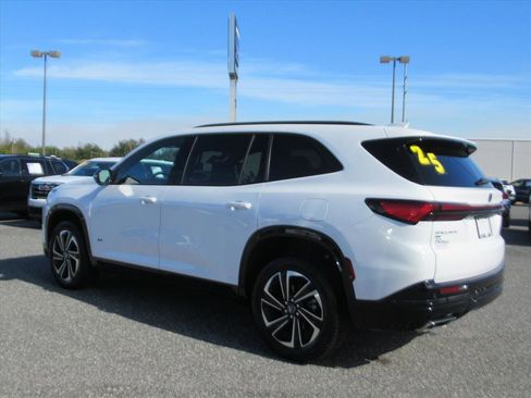 Used 2025 Buick Enclave Sport Touring image 4