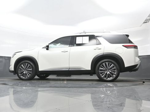 Used 2023 Nissan Pathfinder SL w/ SL Premium Package AWD/4WD image 32