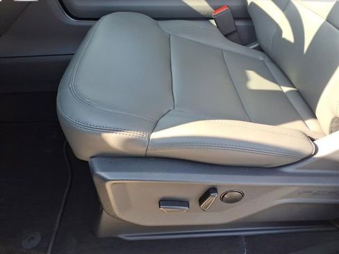 New 2026 Ford Expedition Active image 13