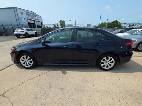 Used 2025 Toyota Corolla LE FWD image 3