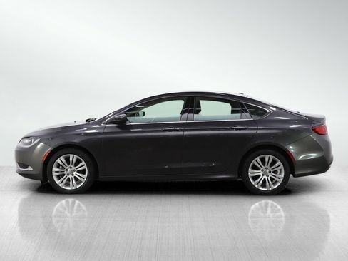 Used 2015 Chrysler 200 Limited w/ Convenience Group image 2