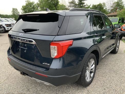 Used 2022 Ford Explorer XLT w/ Equipment Group 202A AWD/4WD image 14