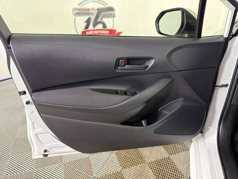 Used 2025 Toyota Corolla LE image 10