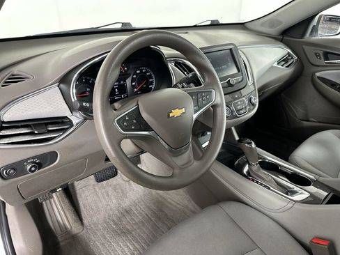Used 2018 Chevrolet Malibu LT FWD image 12