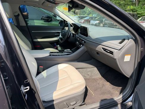 Used 2023 Hyundai Sonata Limited w/ Cargo Package FWD image 5